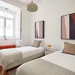 Sunny Pink Street Historical Apt, By Timecooler Διαμέρισμα Lisboa