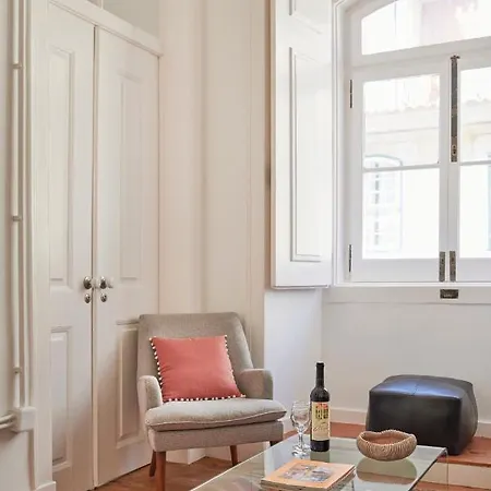 Sunny Pink Street Historical Apt, By Timecooler Lisboa