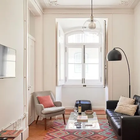 Sunny Pink Street Historical Apt, By Timecooler Lisbon