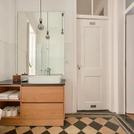 Sunny Pink Street Historical Apt, By Timecooler Апартаменти