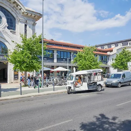 Sunny Pink Street Historical Apt, By Timecooler *