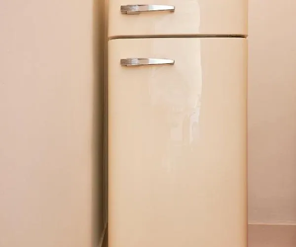 Sunny Pink Street Historical Apt, By Timecooler Lisboa