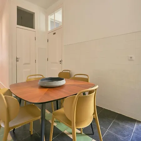 Sunny Pink Street Historical Apt, By Timecooler Apartment