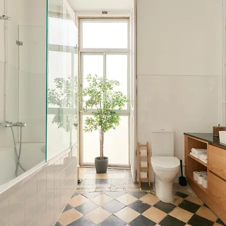 Sunny Pink Street Historical Apt, By Timecooler Apartment