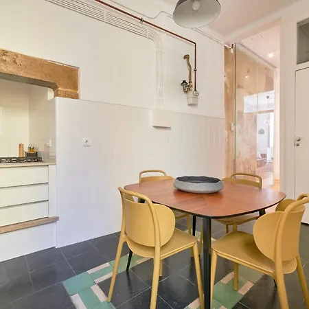 Apartment Sunny Pink Street Historical Apt, By Timecooler *